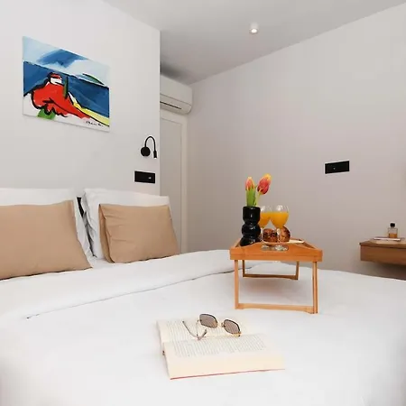 Manina - Boutique & Cozy Retreat Apartamento *